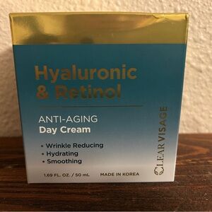 Hyaluronic and retinol anti-age day cream